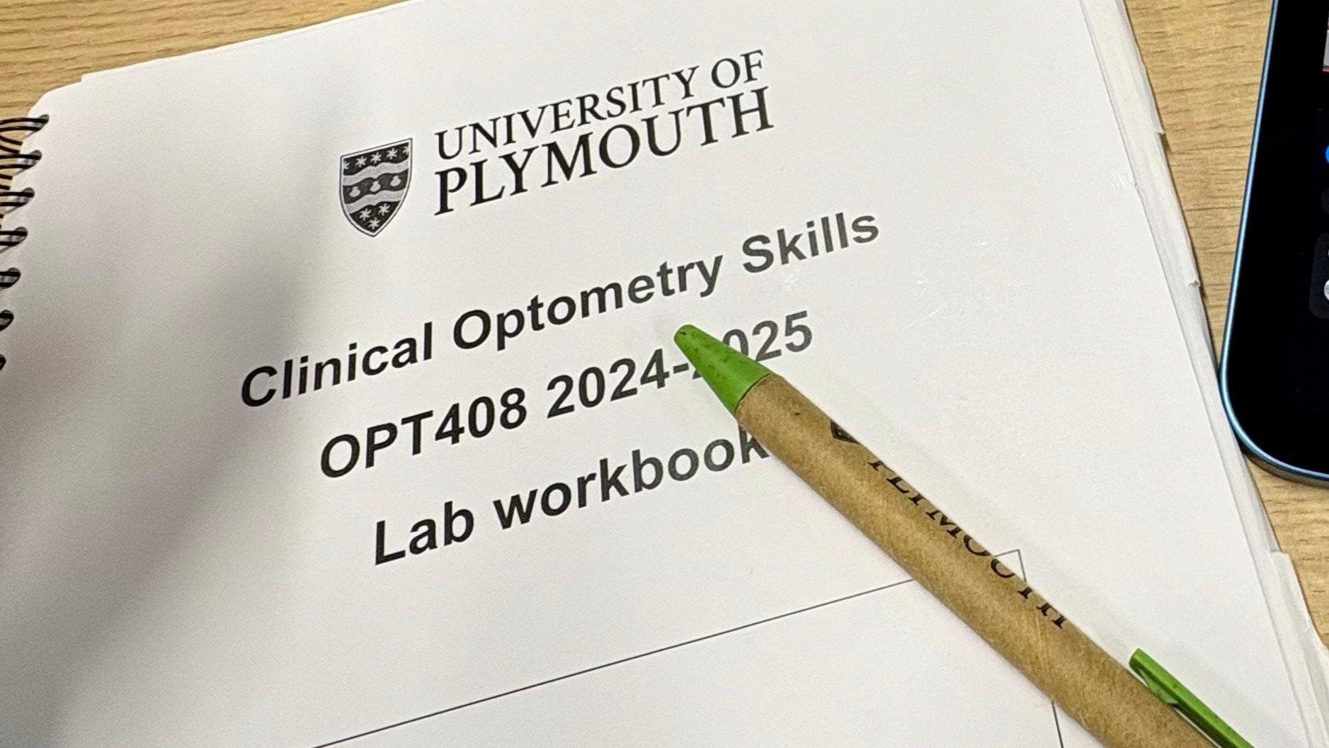 Working in practice as an optometry student - College of Optometrists